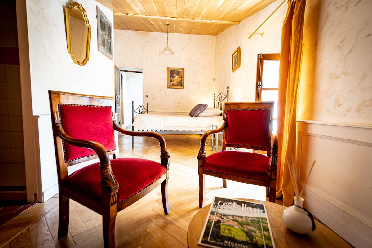 Double Room | Iron/ironing board, free WiFi, bed sheets