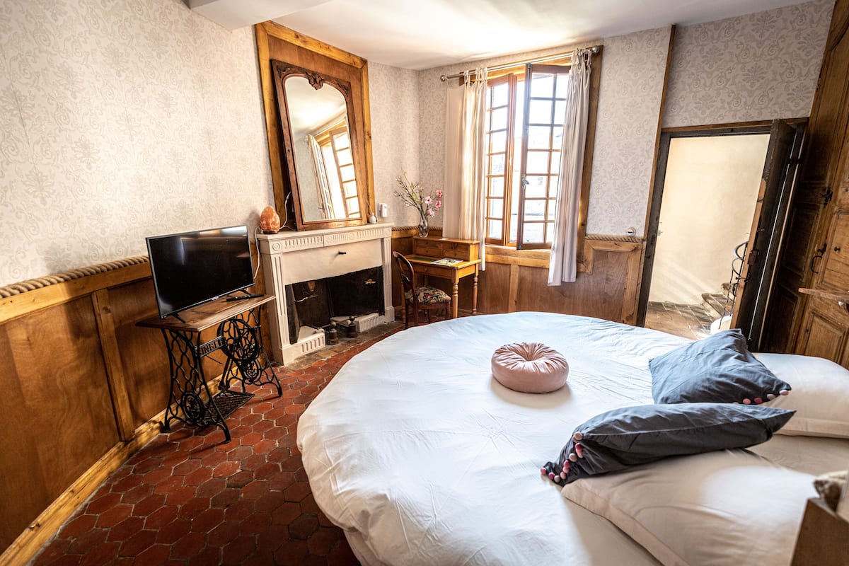 Double Room | Iron/ironing board, free WiFi, bed sheets