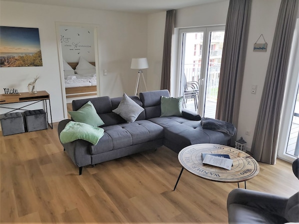TV - 50.2.M Ankerplatz - Modern, high-quality vacation apartment, sauna, large balcony, (Wangerland)