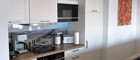 Coffee/tea maker, fridge, microwave, oven
