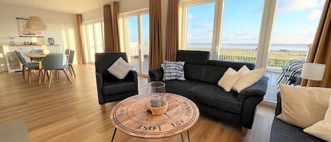 TV, fireplace, stereo