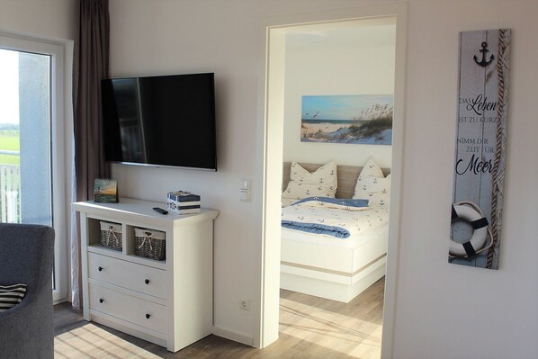 3 bedrooms, WiFi, bed sheets - 50.5.S Waterkant - Modern, high-quality vacation apartment, sauna, large balcony, (Wangerland)