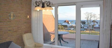 TV, table tennis, stereo