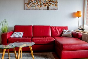 TV, ping pong, stereo