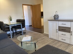 Unclassified image, 4 of 18, button