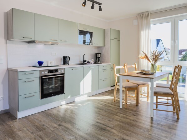 Køleskab, mikrobølgeovn, ovn, opvaskemaskine