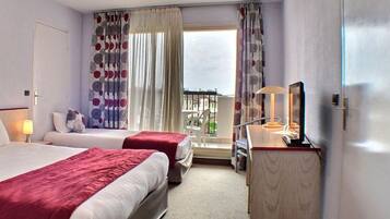 Chambre Triple Standard | Bureau, espace de travail pour ordinateur portable, Wi-Fi gratuit