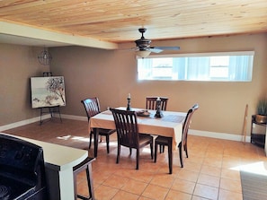 Dining - Beautiful Beach Style Home by Port Canaveral w/Private Salt Water pool (Merritt Island)