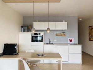 Geladeira, fogão, cooktop, lava-louças