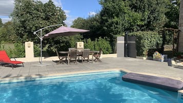 Piscina all'aperto, una piscina riscaldata