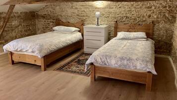 2 dormitorios, tabla de planchar con plancha, wifi y ropa de cama