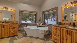 Sèche-cheveux, serviettes fournies