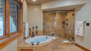 Hair dryer, towels, soap, shampoo - Luxury Home w/Mountain Views + Pet Friendly + Billiards - Alpine Majesty (Breckenridge)