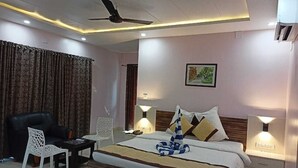Superior Double Room - Hotel Dayal International (Kanthi)