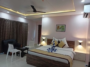 Room - Hotel Dayal International (Kanthi)