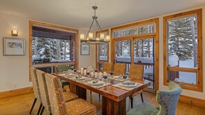 Dining - Luxury Home w/Mountain Views + Hot Tub + Shuttle + Close to Downtown - Inglenook (Breckenridge)