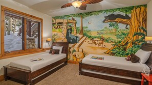 5 bedrooms, desk, iron/ironing board, free WiFi - Luxury Home w/Mountain Views + Hot Tub + Shuttle + Close to Downtown - Inglenook (Breckenridge)