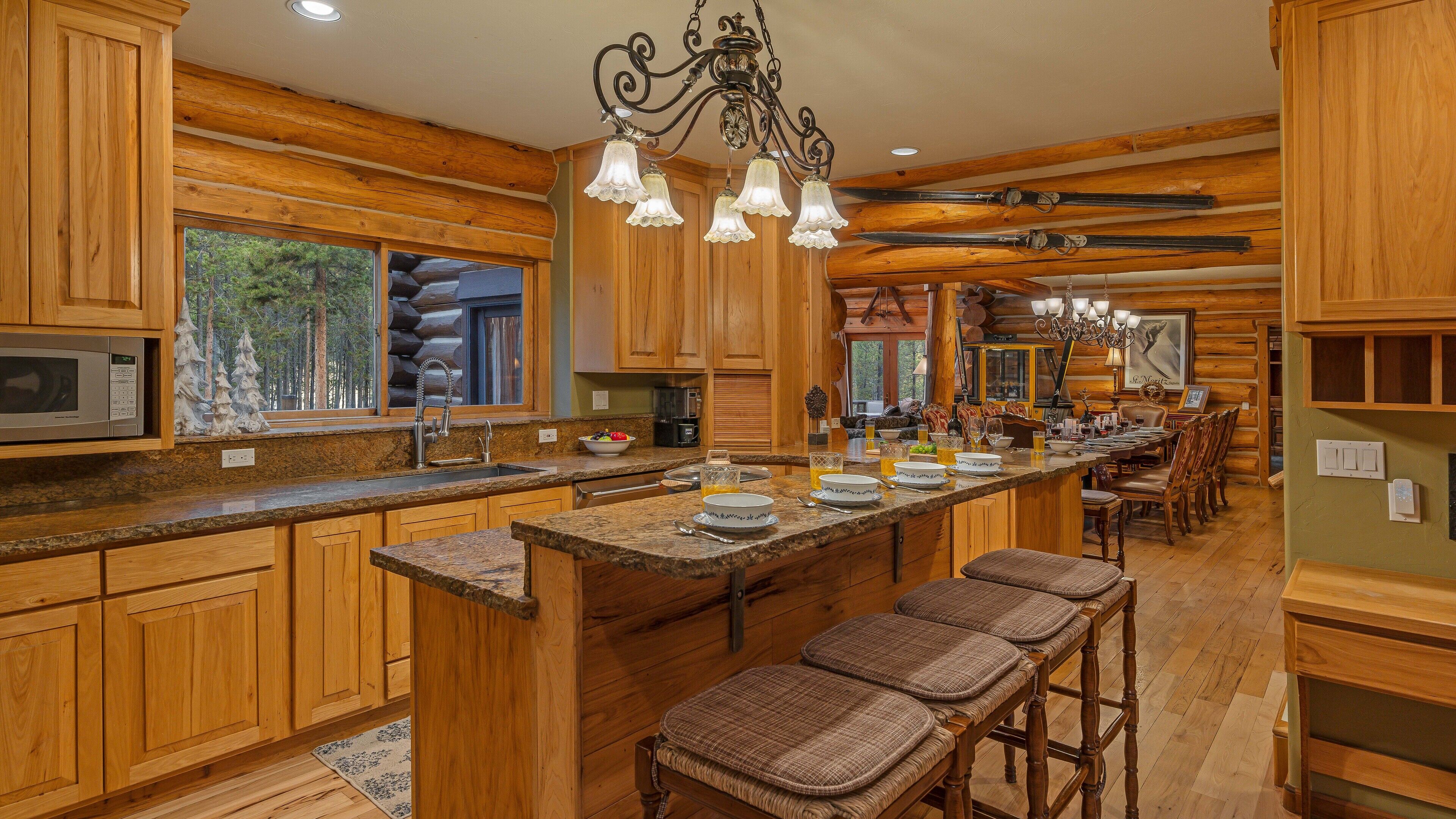 Hot Tub + Ski-in\/Ski-out - Ski Classic Lodge