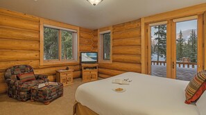 4 bedrooms, desk, iron/ironing board, free WiFi