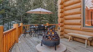 Outdoor dining - Rustic w/Mtn Views + Hot Tub + Ski-in/Ski-out - Clifton Lodge (Breckenridge)