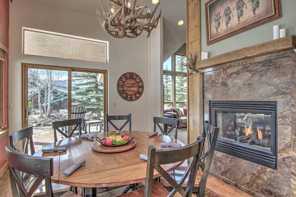 Dining - Hot Tub + Close to Downtown + Pet Friendly - Lazy Bear (Breckenridge)