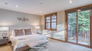 5 bedrooms, iron/ironing board, free WiFi, bed sheets - Downtown Home + Hot Tub + Ski Shuttle - Harris House (Breckenridge)