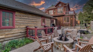 Outdoor dining - Downtown Home + Hot Tub + Ski Shuttle - Harris House (Breckenridge)