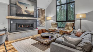 TV, fireplace - Luxury + Hot Tub + Close to Golf/Fishing/Skiing - Restoration on the River (Breckenridge)