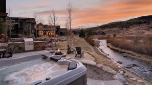 Terrace/patio - Luxury W/Mountain Views + Hot Tub + Ski Shuttle - River Song at the Shores (Breckenridge)