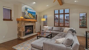 Smart TV, chimenea y videojuegos