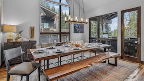 Dining - Luxury + Hot Tub + Firepit + Close to Downtown - Wild Horse River Escape (Breckenridge)