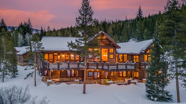 Exterior - Hot Tub + Ski Shuttle + Mtn Views - Winterfell Estates (Breckenridge)