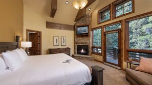 5 bedrooms, desk, iron/ironing board, free WiFi - Hot Tub + Ski Shuttle + Mtn Views - Winterfell Estates (Breckenridge)