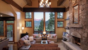 Smart TV, fireplace, video games, table tennis - Hot Tub + Ski Shuttle + Mtn Views - Winterfell Estates (Breckenridge)