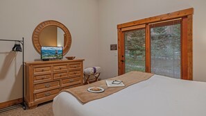 4 chambres, fer et planche à repasser, Wi-Fi gratuit, draps fournis