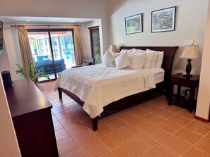 5 Schlafzimmer, Zimmersafe, Schreibtisch, Bügeleisen/Bügelbrett