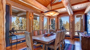 Dining - Hot Tub + Ski Shuttle - Point View Place (Breckenridge)