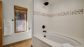 مجففات شعر، مناشف، صابون، شامبو