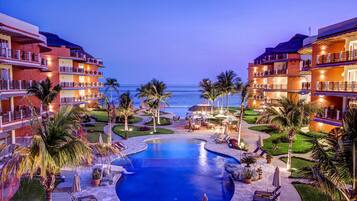 Outdoor pool, an infinity pool