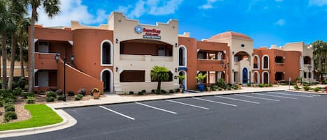 Experience the unique architectural style of this hotel, featuring arched windows and doorways, with a convenient parking lot nearby.