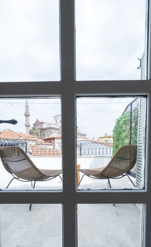 Deluxe Room, Terrace | Living area | 42-inch LCD TV with satellite channels, TV - Min Ayvalık (Adults Only +12) (Ayvalik)