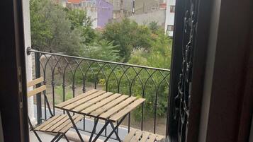 Deluxe Room, Balcony | Egyptian cotton sheets, premium bedding, in-room safe, free WiFi