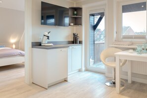 Unclassified image, 3 of 18, button