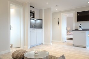 Unclassified image, 5 of 18, button