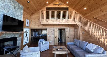 Spectacular Mountain Views w/Pool table and Fire pit!