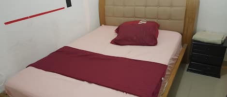 4 bedrooms, iron/ironing board, free WiFi