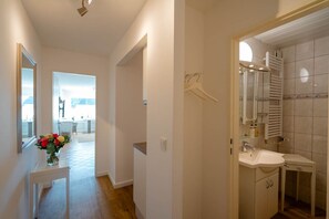 Unclassified image, 5 of 20, button