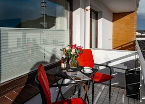 Unclassified image, 2 of 20, button