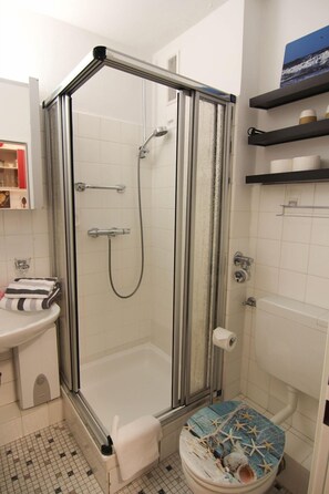 Bruser, hårtørrer, håndklæder