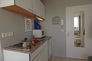 Fridge, microwave, stovetop, coffee/tea maker - Kiekerwai - single apartment, uncomplicated, focused, with its own style. (Sylt)